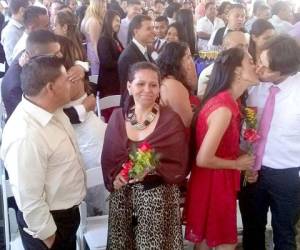 Parejas de diversas zonas de la capital cumplieron un requisito social.