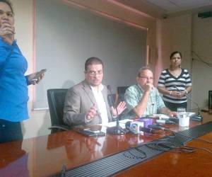 Autoridades de la Secretaría de Salud ofrecieron una conferencia de prensa para dar a conocer las estadísticas oficiales de dengue. (Foto: Julissa Mercado)