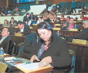 La bancada del PL, con Gabriela Núñez a la cabeza, tratará de limar asperezas con Villeda.