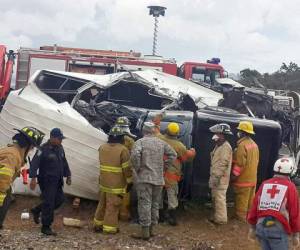 Diez personas, nueve de ellas miembros de la FAH, murieron el domingo en un accidente de tránsito registrado en la carretera al norte de Honduras.