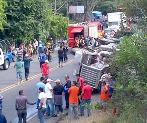 Al menos una persona perdió la vida en el accidente. (Foto: Estalin Irías)