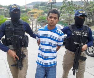 Dennis Ariel Mejía Flores, de 21 años, detenido en la colonia Loarque. (Fotos: Estalin Irías)