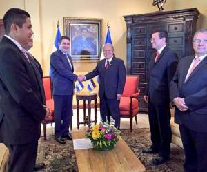 Visita del presidente de Honduras, Juan Orlando Hernández, a su homólogo de El Salvador, Salvador Sánchez Cerén. (Fotos: cortesía Cancillería El Salvador)