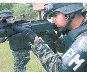 El presidente Juan Orlando Hernández anunció un movimiento de recolección de firmas en favor del rango constitucional de la Policía Militar.