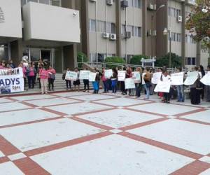 Feministas protestan en la CSJ contra la condena a Gladis Lanza.