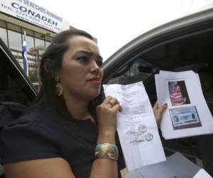 El hábeas corpus fue interpuesto por Jennifer Bonilla, esposa del capitán Santos Rodríguez, fotos: Mario Urrutia / EL HERALDO.