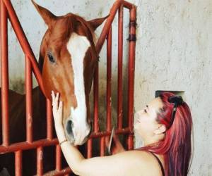 Ricci Rosa publicaba fotos donde mostraba su gusto por los caballos. Fue asesinada junto a tres personas más en Ocotepeque....