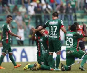 Los jugadores de Marathón celebran el triunfo ante Juticalpa