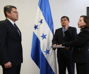 El presidente Hernández juramentó a la nueva viceministra de Derechos Humanos y Justicia (Foto: El Heraldo Honduras/ Noticias de Honduras)