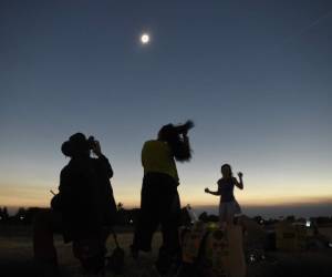 El próximo eclipse solar total en Estados Unidos será en 2024. El próximo que abarque de costa a costa no ocurrirá sino hasta 2045. Fotos: AP
