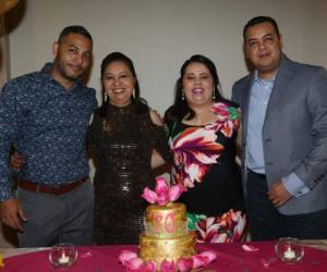Walter, Doña Margarita, Cynthia y Freddy Mercedes. Crédito: EL HERALDO/ Jimmy Argueta