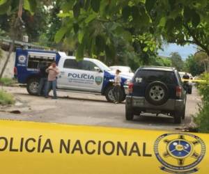 El carro fue abandonado en la colonia Aurora de San Pedro Sula.