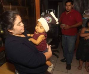 Delmi Maldonado, madre del bebé, busca de manera desesperada encontrar la cura de su pequeño. Foto: Johny Magallanes/EL HERALDO.