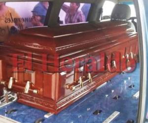 Retiran el cuerpo del alcalde de El Triunfo de la clínica a la funeraria. (Foto: El Heraldo Honduras, Noticias de Honduras)