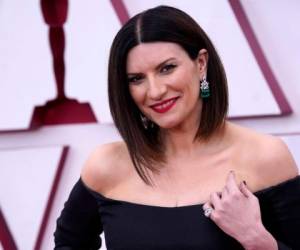 Laura Pausini fue considerada una de las mejores vestidas de la noche. FOTO: AFP