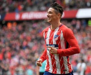 El delantero español del Atlético de Madrid Fernando Torres celebra un gol durante el partido de fútbol de la liga española entre el Club Atlético de Madrid y el Levante. Foto Agencia AFP.