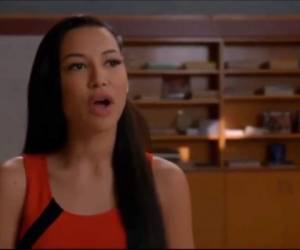 Naya interpretando 'If I die young' durante escena de Glee. Foto captura del video.