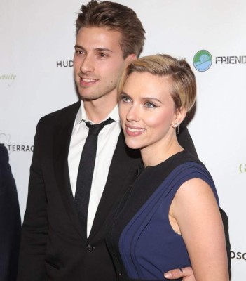 FOTOS: Hunter, el guapo mellizo de Scarlett Johansson que trabajó para Obama  