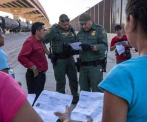 Es muy importante tener en regla esta documentación para no enfrentarse a problemas con los servicios de inmigración de Estados Unidos. Foto: AFP