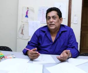 Pedro Alarcón tiene una trayectoria de 36 años en el mundo de la alta costura.