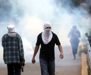 Caos y protestas se registraron este miércoles en la Universidad Nacional Autónoma de Honduras (UNAH) contra las normas académicas, foto: Johny Magallanes.