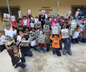 Unos 80 educandos fueron beneficiados con un kit escolar. Foto : David Romero/EL HERALDO