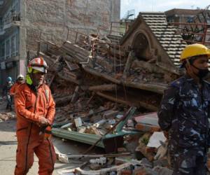 Nuevo sismo de magnitud 7.3 sacude a Nepal.