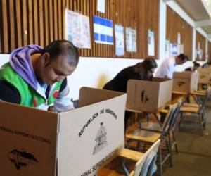 Los funcionarios electorales esperan una afluencia de 3.5 millones de votantes.