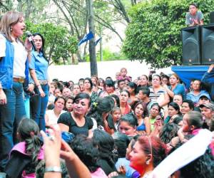 El sábado, centenares de mujeres gritaron “¡queremos plebiscito!” en una reunión en el CCPN.