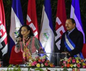 El presidente de Nicaragua, Daniel Ortega, asumió este martes por cuarta vez la presidencia de su país, en esta ocasión con su esposa, Rosario Murillo, como vicepresidenta, con hegemonía parlamentaria y sin obstáculos para impulsar su agenda, foto: AFP.
