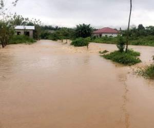 Según el reporte de los expertos en las próximas 18 horas continuará las fuertes lluvias en los departamentos en vigilancia. (Foto: Bomberos de Honduras/ El Heraldo Honduras/ Noticias Honduras hoy)