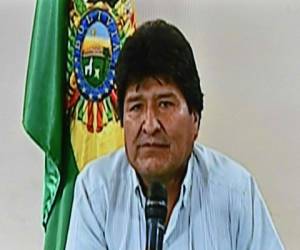 Captura tomada de un video entregado por Bolivia TV que muestra al presidente boliviano Evo Morales anunciando su renuncia el 9 de noviembre de 2019 en un discurso televisado desde Cochabamba, Bolivia, cediendo después de tres semanas de protestas a veces violentas por su disputada reelección después de la disputa. El ejército y la policía retiraron su respaldo. - Morales, de 60 años y en el poder desde 2006, fue declarado ganador de la votación presidencial el 20 de octubre por un margen estrecho. Le dio un controvertido cuarto mandato. (Foto de HO / Bolivia TV / AFP) .