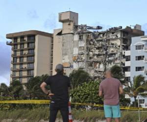 Así quedó el ala del edificio derrumbado en la ciudad de Surfside, vecina de Miami. Foto: AP