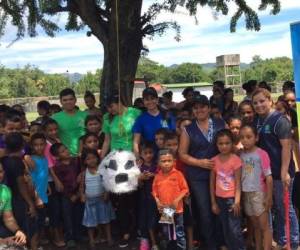 Los niños también pudieron reventar varias piñatas (Fotos: Cortesía)