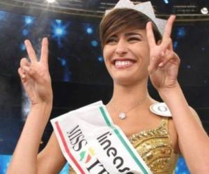 Miss Italia 2015, Alice Sabatini, será recordada por haber dado la peor respuesta en un concurso de belleza. Ella dijo que le hubiera gustado vivir en la época de la segunda guerra mundial.