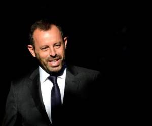 Esta foto de archivo tomada el 22 de julio de 2014 muestra el ex presidente del club de fútbol Barcelona Sandro Rosell llegando a la Corte Nacional de Madrid. Sandro Rosell fue arrestado.