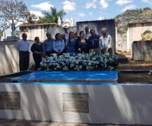 Miembros de la vieja guardia del Partido Nacional hicieron acto de presencia al lugar, donde prevaleció un resguardo policial y militar. (Foto: El Heraldo Honduras/ Noticias Honduras hoy)