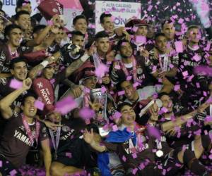 Lanús, un club de la periferia sur de Buenos Aires obtuvo al fin su segundo título como campeón del fútbol argentino, fotos: AFP.