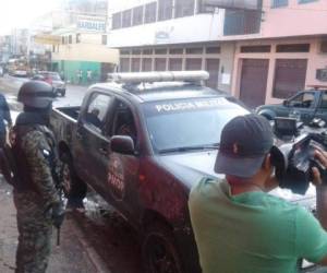 La Policía Militar y de Orden Público (PMOP) llegaron hasta un hospedaje de la séptima avenida para capturar un presunto distribuidor de droga.