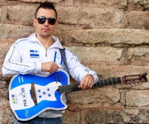 Polache debutó como músico con 'Mira a Honduras'.