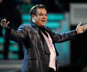 Al parecer Juan Gabriel solo le dio su apellido pero nunca le dio su amor ni atención.