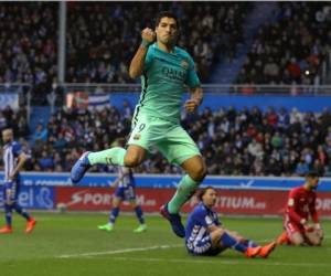 En la tabla de goleadores, Suárez vuelve a destacarse en solitario en cabeza, ahora con 18 dianas, una más que Messi, que suma 17. Ambos habían llegado a esta jornada igualados en el liderato. Foto: AFP