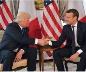 'Frente al aumento de las tensiones en Irak y en la región', Emmanuel Macron 'expresó su preocupación por las actividades desestabilizadoras de la fuerza Al Qods bajo la autoridad del general Qasem Soleimani'.