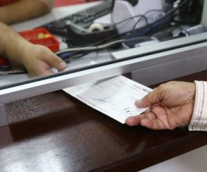 El cheque poco a poco se está dejando de usar en el país.