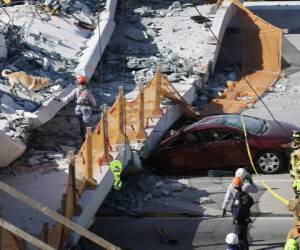 'Salí de mi coche y otras personas y yo salimos corriendo para allí. Comenzamos a ayudar a la gente cuyos vehículos estaban al menos parcialmente aplastados y que podían salir fácilmente', dijo un sobreviviente. (Foto: AFP)