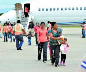 Llegada. En San Pedro Sula aterrizó ayer el primer vuelo de unidades familiares deportadas desde Estados Unidos.