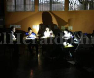 La urna cerró a eso de las 5:00 de la tarde en la escuela John F. Kennedy (Foto: Alejandro Amador/ El Heraldo Honduras/ Noticias de Honduras)