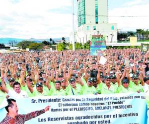 En Plaza Democracia, los reservistas dijeron sí al plebiscito.