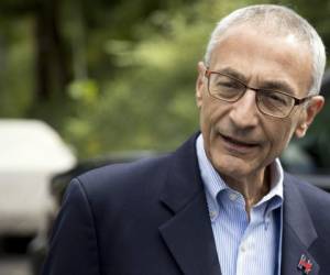 El asesor de Clinton, John Podesta se habría referido a los hispanos de manera despectiva (Foto: AP/ El Heraldo Honduras/ Noticias de Honduras)