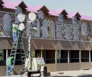 En la Villa Navideña que se decora en el bulevar Juan Pablo II las autoridades locales ya tienen un avance del 50%. Foto: Alejandro Amador/EL HERALDO.